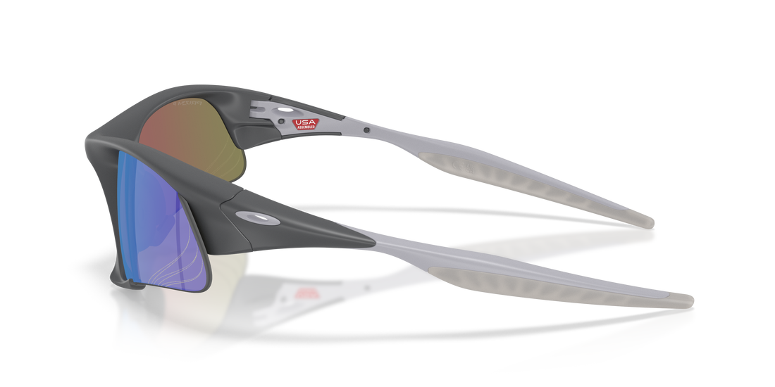 Óculos de sol oakley oo9532 suture jacket 953202 gris irregular unisex tamanho 64mm - Vista de detalhe